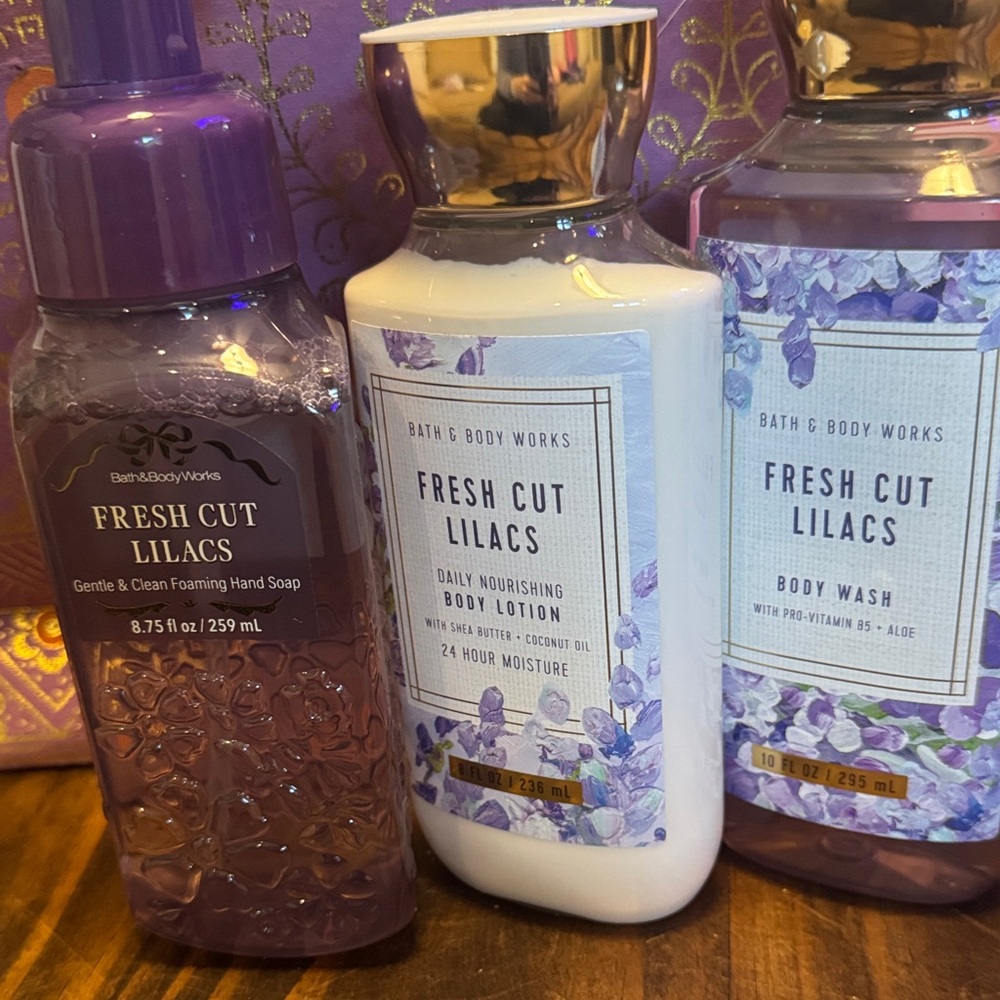 Bath & Body Works Fresh Cut Lilacs Collection - Purple and White - Picture 2 of 4